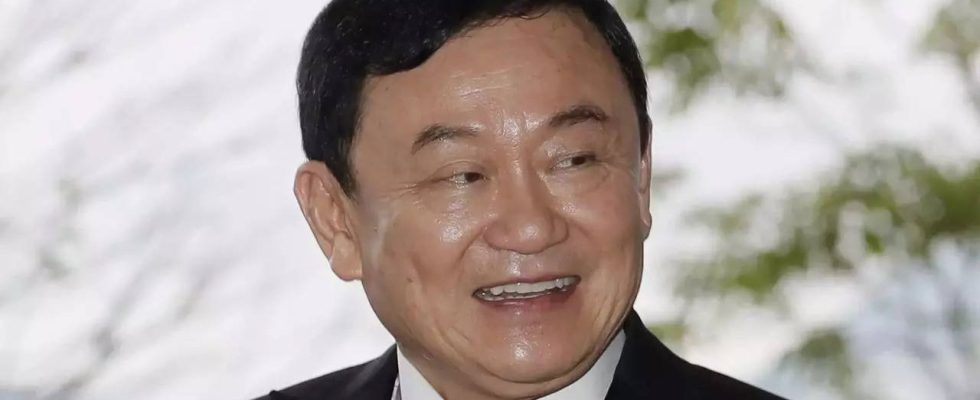 Thaksin Shinawatra Thaksin Shinawatra wurde in der ersten Nacht im