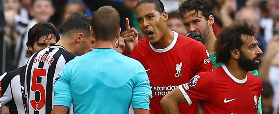 Van Dijk muss nach einer Roten Karte und einer Tirade