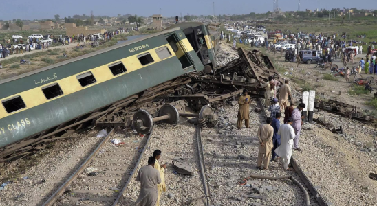 Zugentgleisung in Pakistan 30 Tote ueber 80 Verletzte bei Zugentgleisung