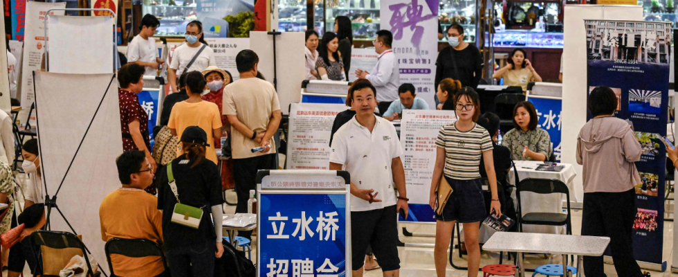 „Kann nachts nicht schlafen Chinas Jugend macht sich Sorgen ueber