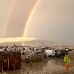 Abwanderung von Festivalbesuchern Burning Man startet nach Sturm Buch