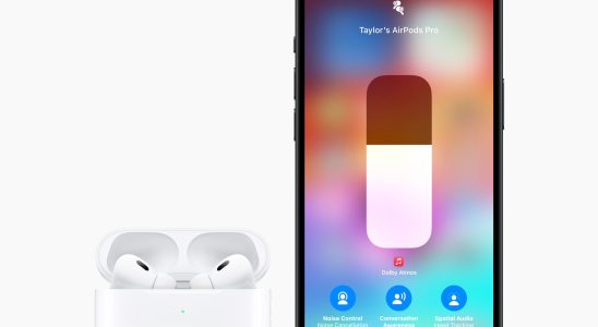 Apple Fuehrungskraefte erlaeutern die neuen Funktionen der AirPods