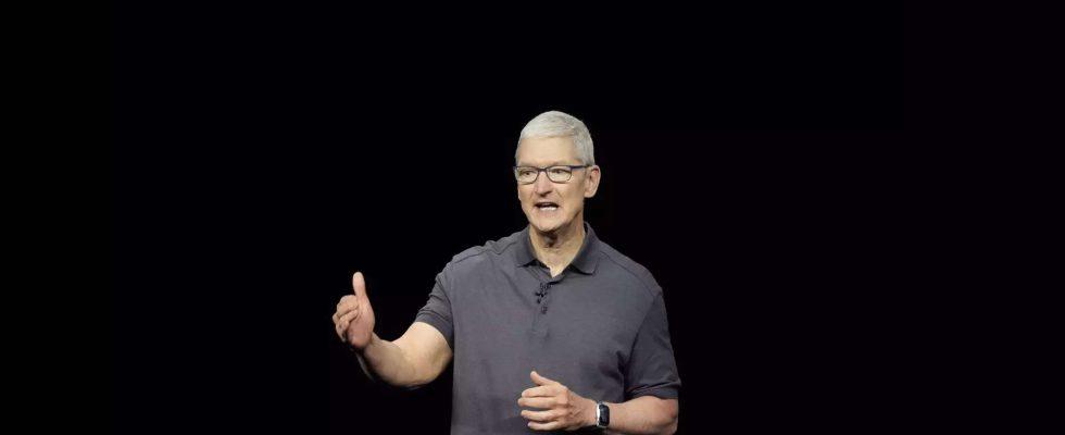 Apple Tim Cook CEO von Apple erklaert warum Vision Pro