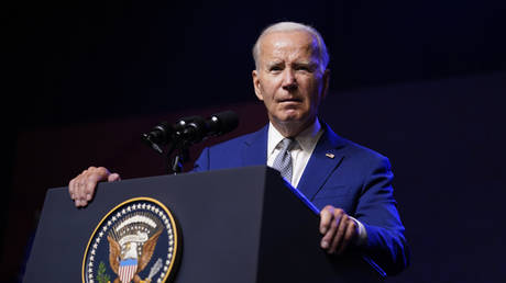 Biden Berater interveniert um weitschweifige Pressekonferenz zu beenden VIDEO – World