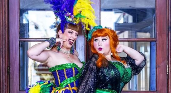 Christine 42 und Maan 37 sind Burlesque Kuenstler Aus anderen