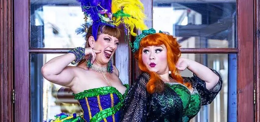 Christine 42 und Maan 37 sind Burlesque Kuenstler Aus anderen