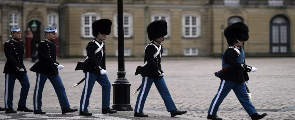 Daenische Soldaten Daenemark beendet die Groessenanforderungen fuer Soldaten die vor