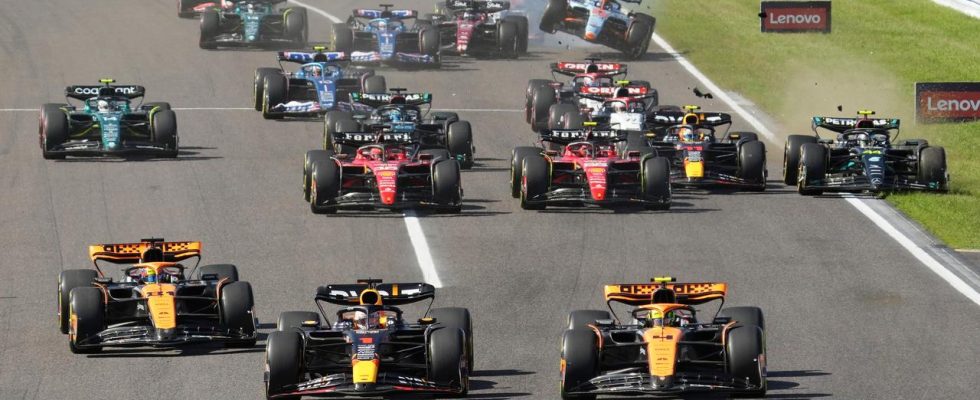 Der ueberlegene Verstappen siegt in Japan und sichert sich den