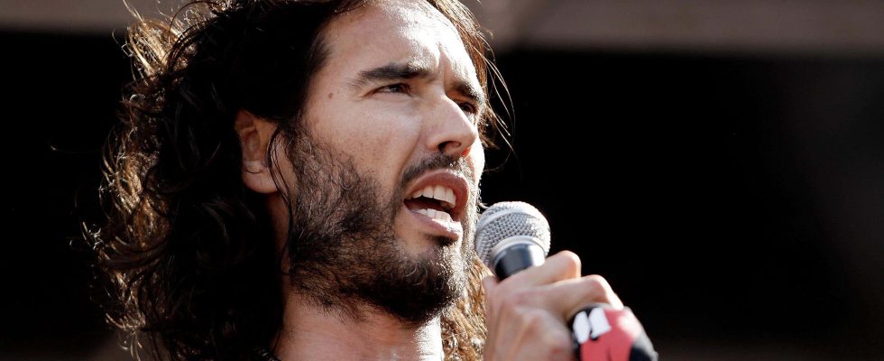 Die YouTube Monetarisierung von Russell Brand wurde wegen Koerperverletzungsvorwuerfen ausgesetzt