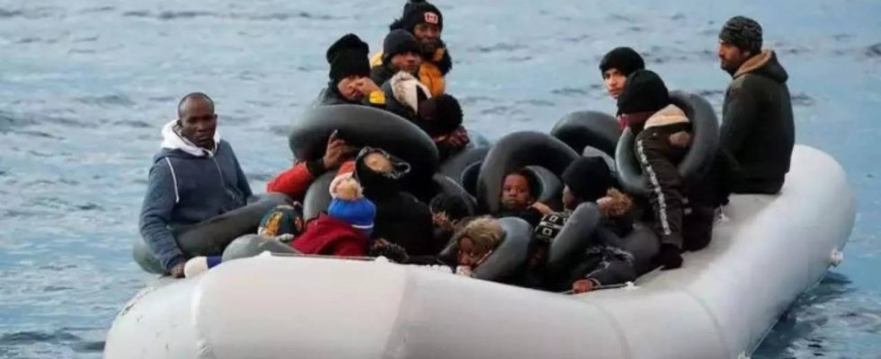 Griechische Insel Auf einer winzigen griechischen Insel wurden 14 Migranten