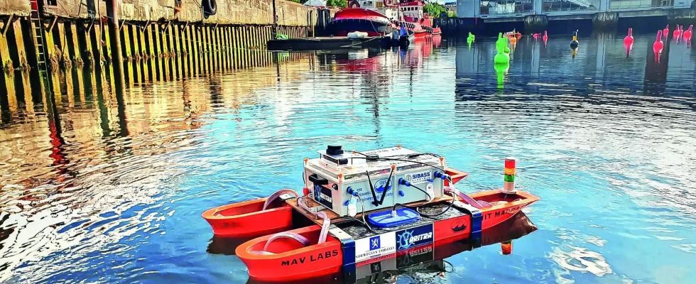 IIT Madras Das Oberflaechenboot der IIT Madras Studenten landet bei der