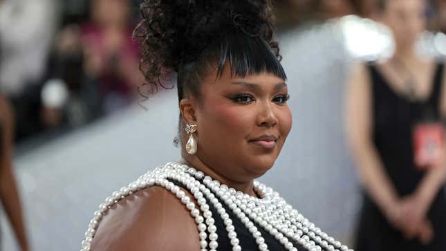 Lizzo bestreitet in erster rechtlicher Stellungnahme alle Vorwuerfe