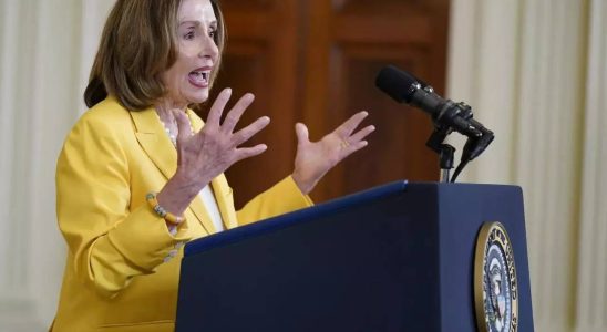 Nancy Pelosi wird sich 2024 zur Wiederwahl stellen waehrend die