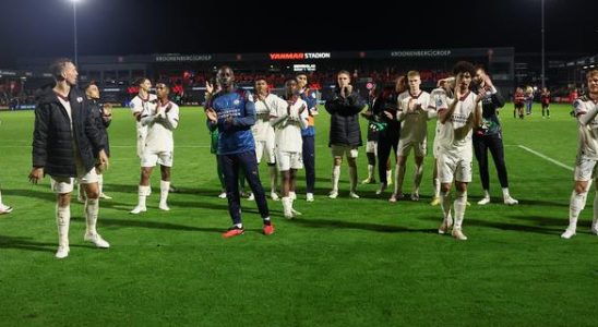 PSV gewinnt teilweise dank Lozanos erstem Tor in Almere und