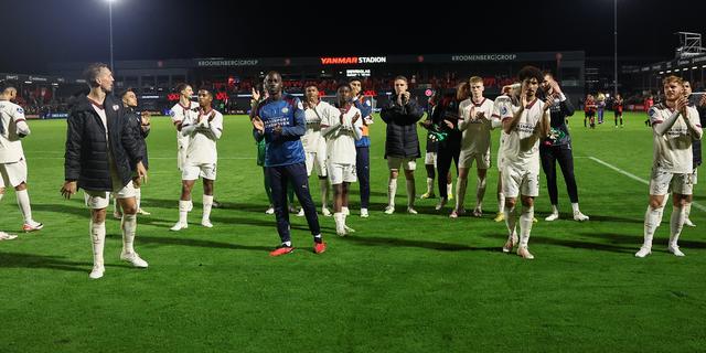 PSV gewinnt teilweise dank Lozanos erstem Tor in Almere und