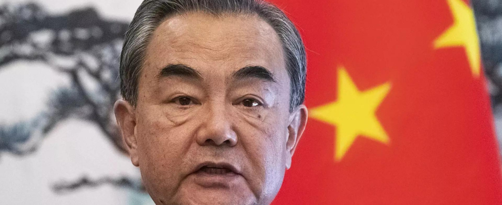 Putin Chinas Wang Yi besucht Russland vor einem moeglichen Treffen