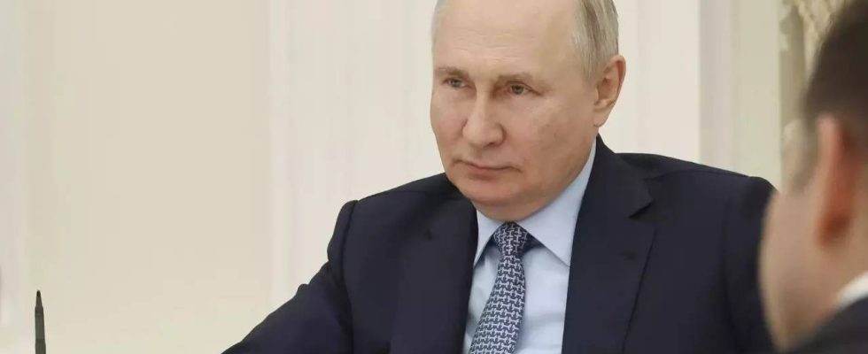 Putin sagt Schuelern Russland sei „unbesiegbar