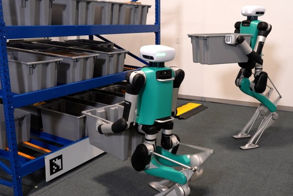 RoboFab ist bereit 10000 humanoide Roboter pro Jahr zu bauen