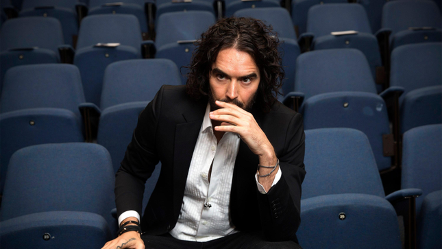 Russell Brand kehrt mit bizarrem Video in die sozialen Medien