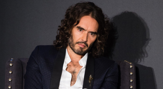 Russell Brand wurde bei Roast Battle geroestet weil er ein