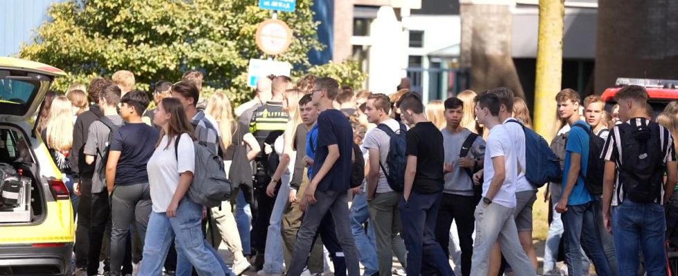 Schule in Duiven wegen TikTok Stunt mit Chlorbombe evakuiert Innere