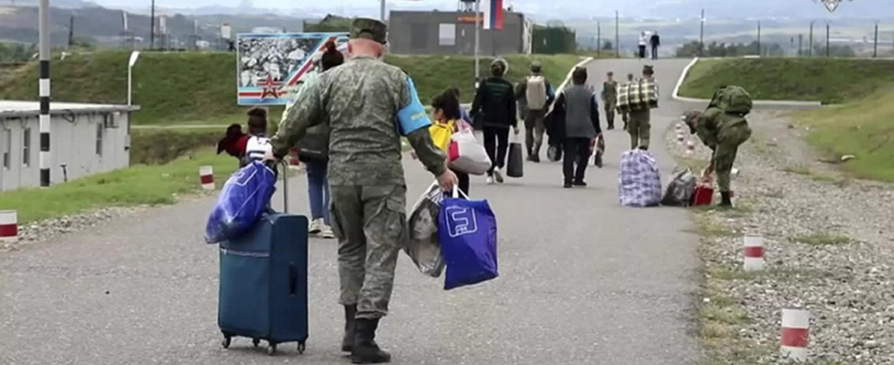 Tausende Armenier fliehen aus Berg Karabach da der tuerkische Praesident Aserbaidschan