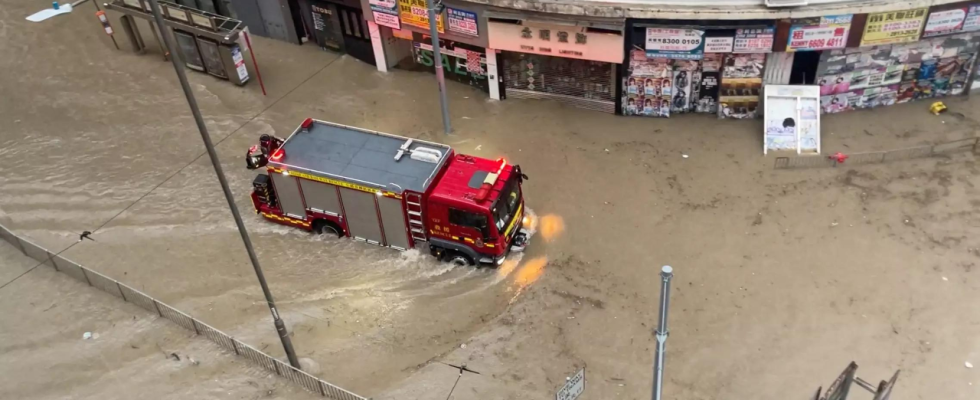 Ueberschwemmungen in Hongkong Hongkong wird von den heftigsten Regenfaellen seit