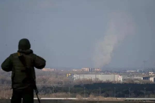 Ukrainische Drohnen greifen Krim Moskau Oellager Russland an