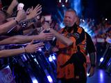 Van Barneveld stunts gegen Smith in Amsterdam Van Gerwen macht