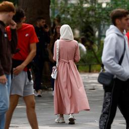 Was ist eine Abaya und warum ist sie in franzoesischen