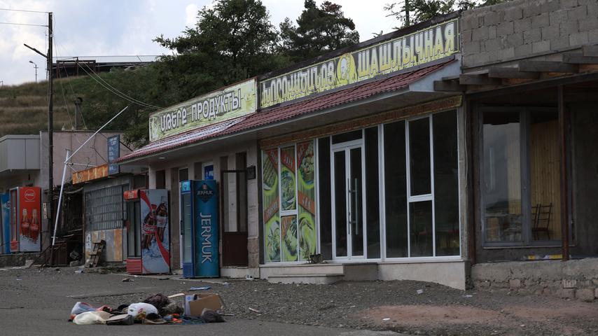 1696366249 12 Stepanakert ist eine Geisterstadt nachdem Bewohner aus Berg Karabach geflohen sind