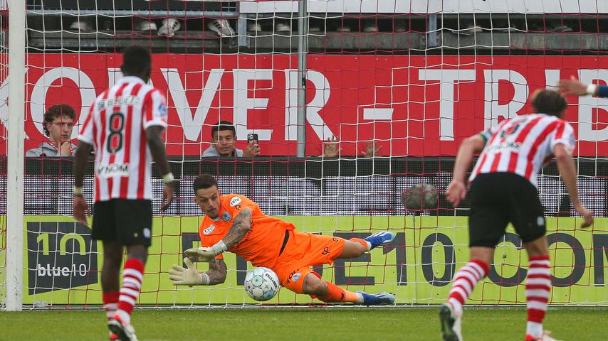 1696785282 233 Dank schoener Tore gewinnt der PSV auch bei Sparta einen