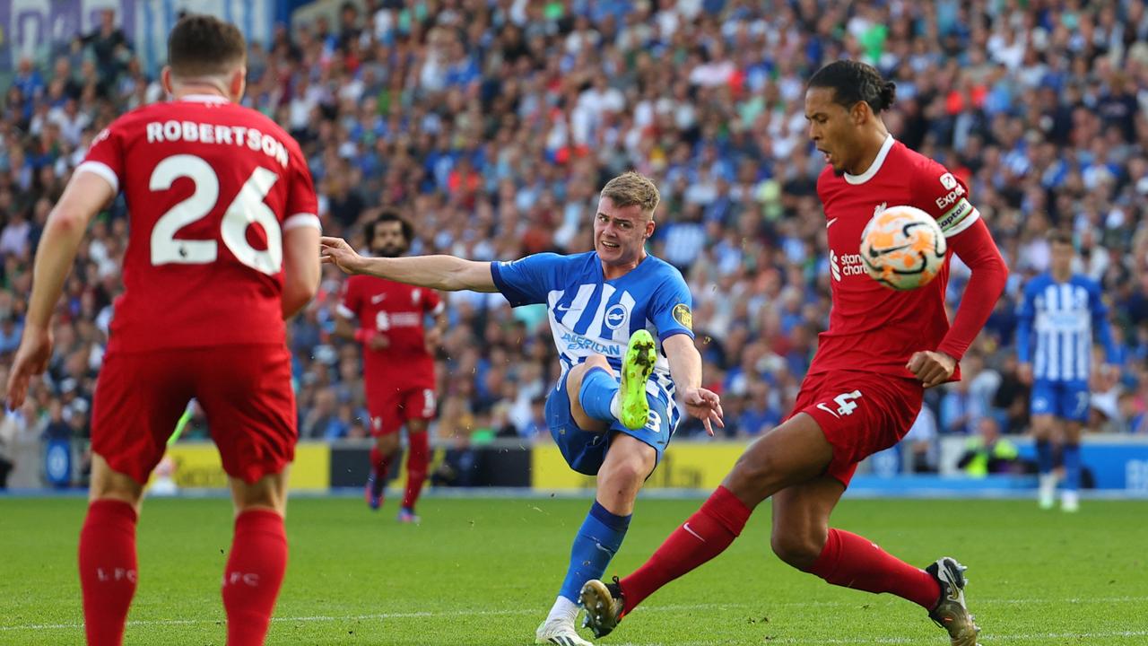 Beeld uit video: Brighton scoort na slordig moment Van Dijk