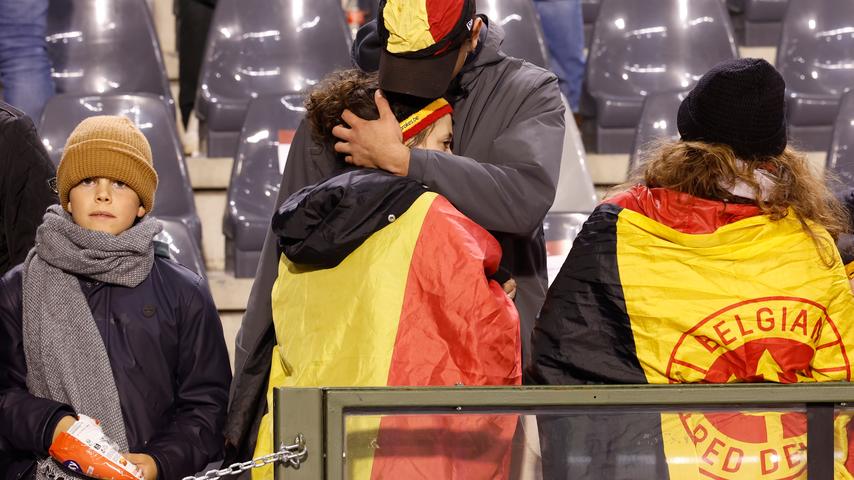 1697495650 10 Fussballfans bleiben nach Anschlag in Bruessel stundenlang im Stadion