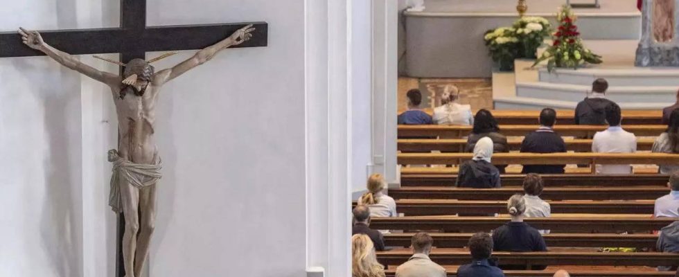 Anchorages aeltestes Gebaeude eine russisch orthodoxe Kirche erhaelt durch Restaurierungsprojekt neues