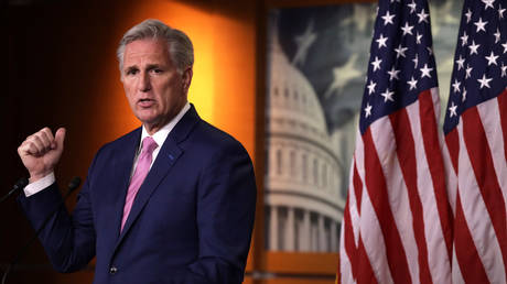 Anscheinend ist Putins Sturz fuer Kevin McCarthy Putins Schuld –