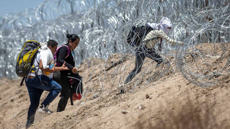 Biden Regierung befahl die Zerstoerung der Grenzbarriere zu stoppen – World