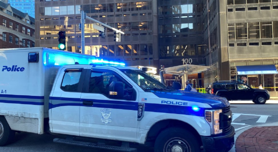 Boston Bei einem tragischen Sturz kommt ein Arbeiter im Hochhaus