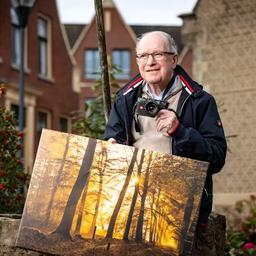 Endlich bekommt Antoon 83 seine eigene Ausstellung Aus anderen