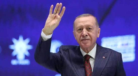 Erdogan Der tuerkische Politiker Erdogan sagt seinen Anhaengern dass er