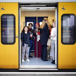 Fast keine Zuege rund um Schiphol aufgrund von Stoerungen auch