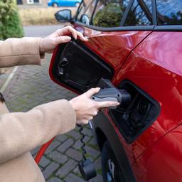 Foerderungen fuer Elektroautos werden naechstes Jahr nicht gekuerzt Wirtschaft