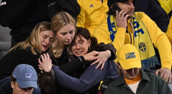 Fussballfans bleiben nach Anschlag in Bruessel stundenlang im Stadion