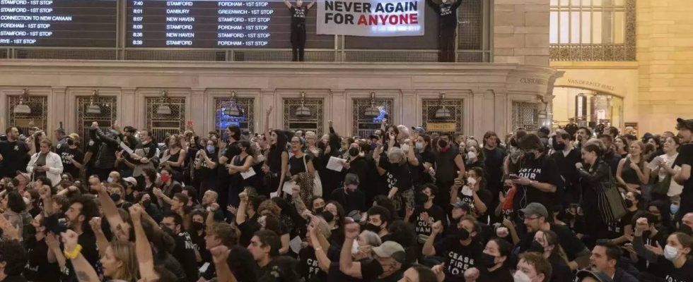 Israel Hamas Krieg Demonstranten schliessen New Yorks Grand Central