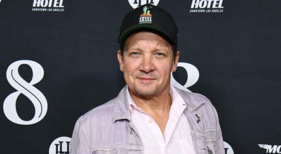 Jeremy Renner hat neue Musik ueber seinen Schneepflugunfall geschrieben