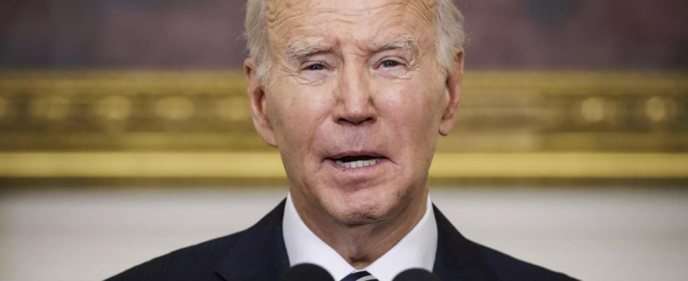 Joe Biden Joe Biden spricht mit den Familien von 14