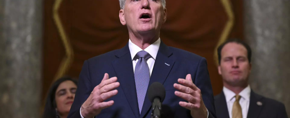 Kevin McCarthy McCarthy uebernimmt inmitten der Raeumungskontroverse das Amt von