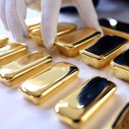 Mann mit Koffer voller Gold auf A1 festgenommen Herkunft unbekannt