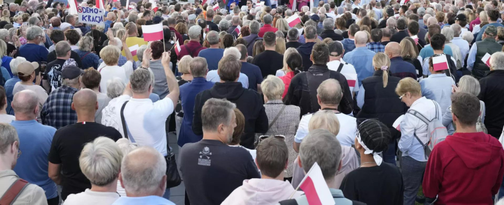 Opposition Tausende versammeln sich in Warschau zu einer Kundgebung der