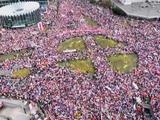 Honderduizenden demonstranten steunen oppositieleider Tusk in Polen